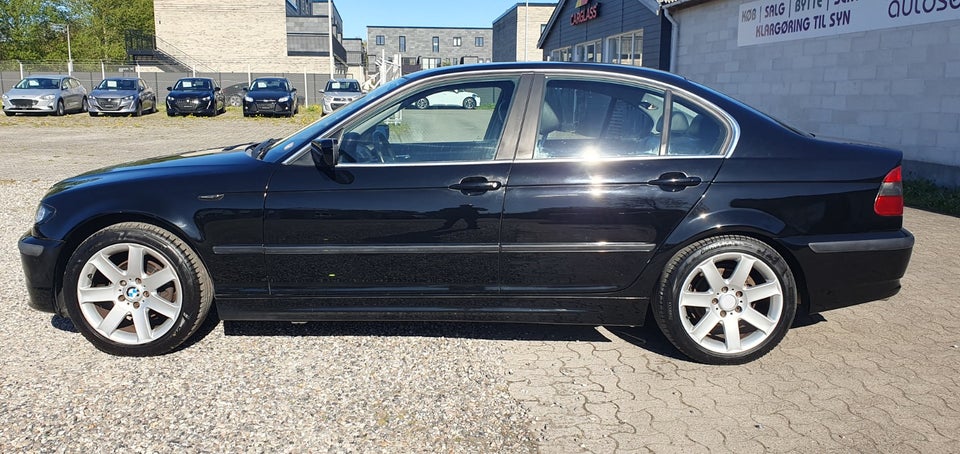 BMW 320i 2,2  4d