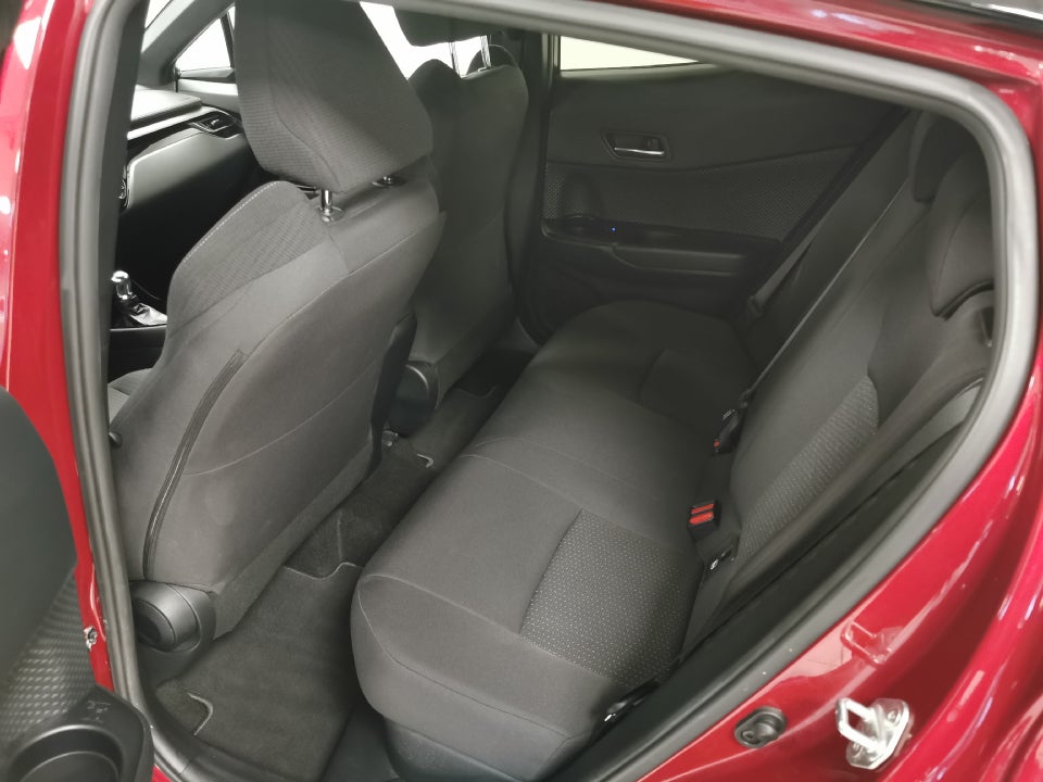 Toyota C-HR 1,8 Hybrid Premium Selected CVT 5d