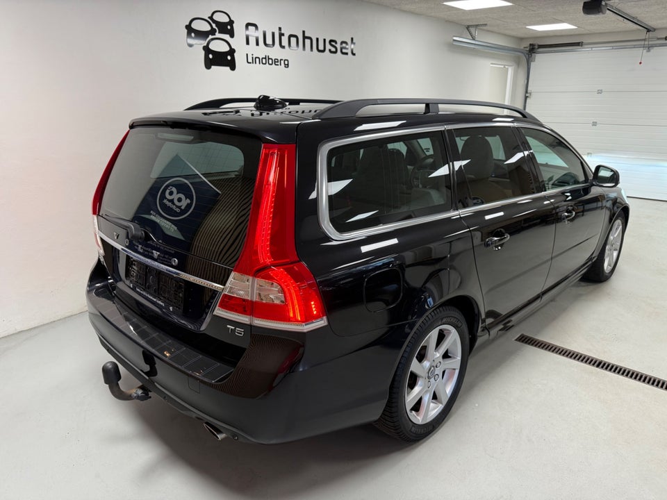 Volvo V70 2,0 T5 245 Momentum aut. 5d