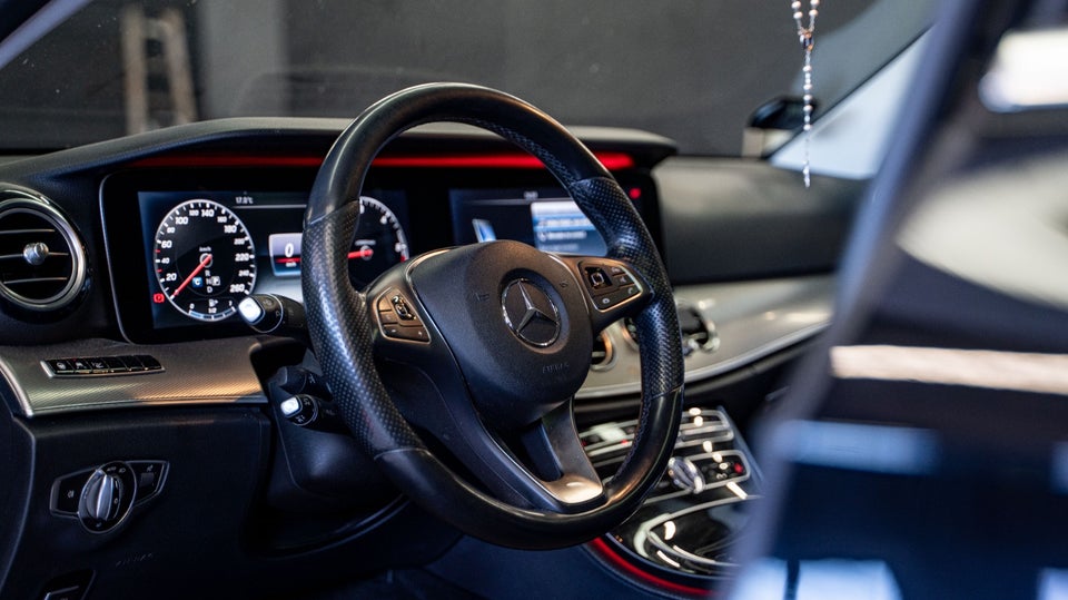 Mercedes E220 d 2,0 AMG Line stc. aut. 5d