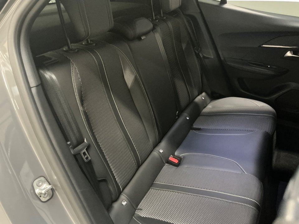 Peugeot e-2008 54 GT 5d