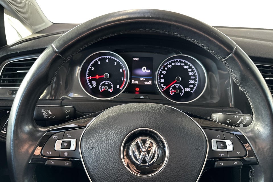 VW Golf VII 1,5 TSi 130 Plus Variant 5d