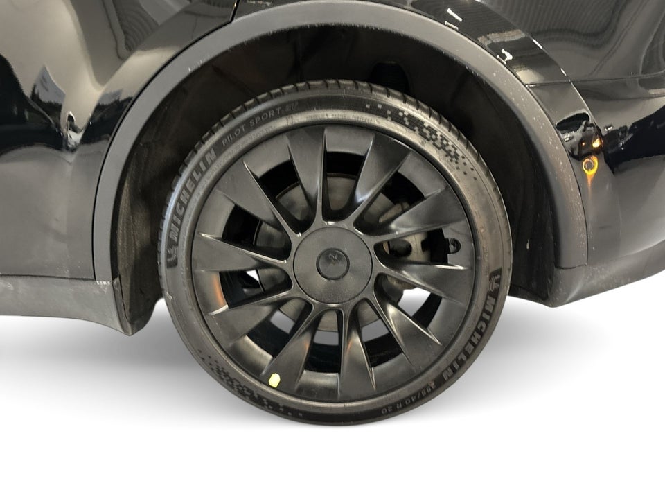 Tesla Model Y Long Range AWD 5d
