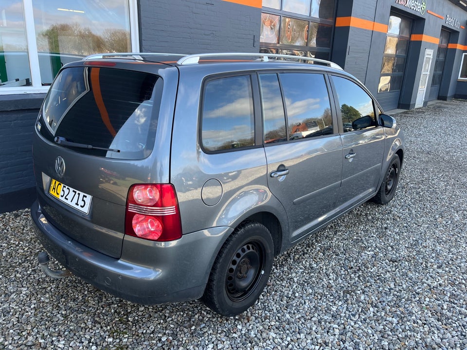VW Touran 2,0 TDi 136 Trendline DSG Van 5d