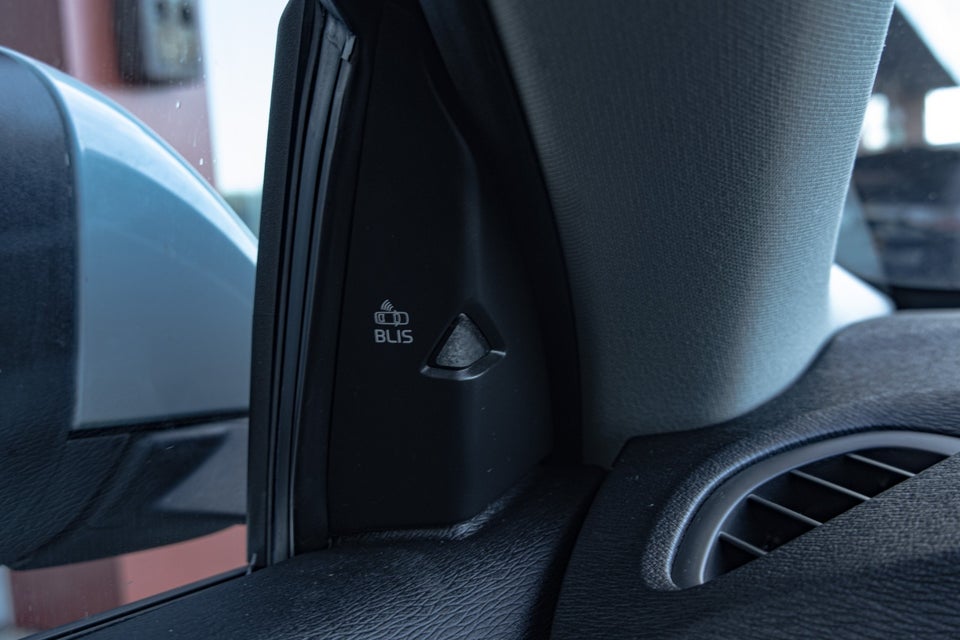 Volvo V40 2,0 D3 150 Momentum aut. 5d