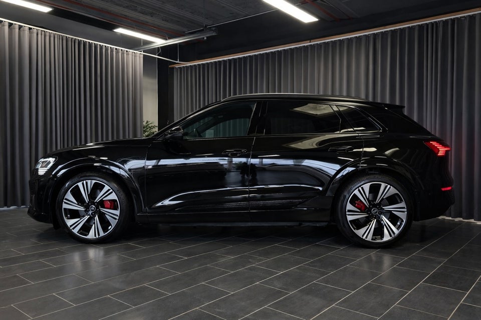 Audi Q8 e-tron 55 S-line Black Style quattro 5d