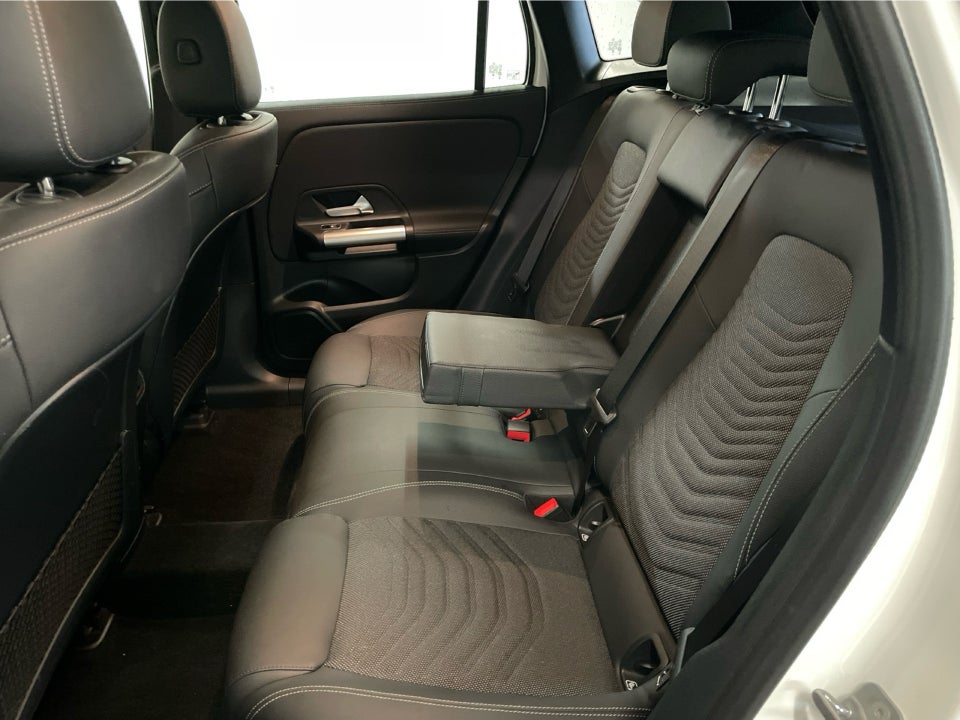 Mercedes EQA300 Progressive 4Matic 5d