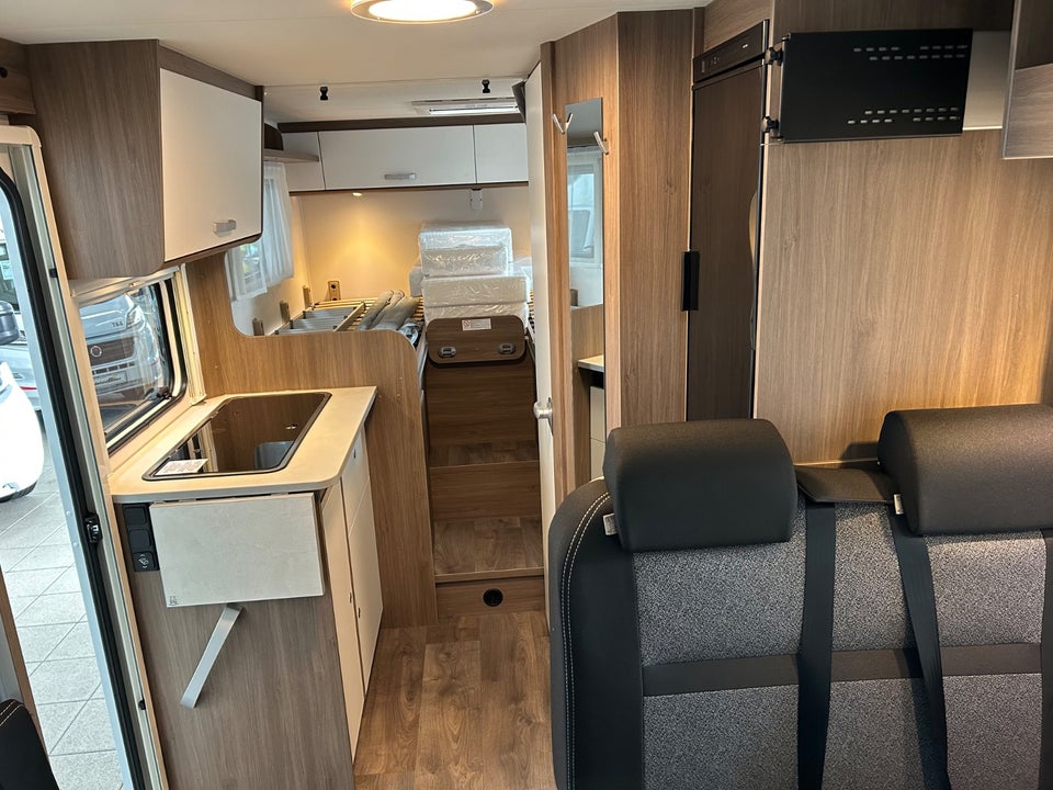 Carado V347 PRO+ 2,2 JTD 140 aut. 2d