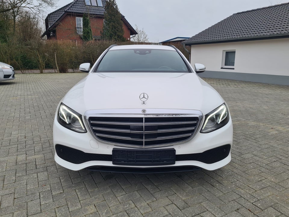 Mercedes E300 de 2,0 Avantgarde stc. aut. 5d