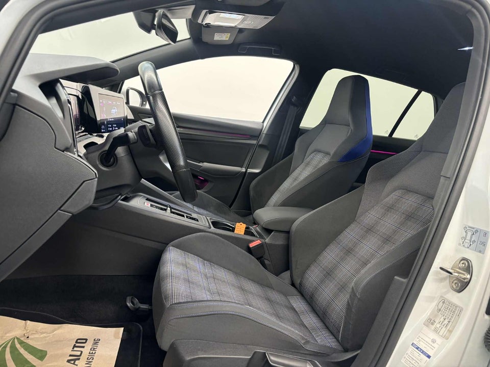 VW Golf VIII 1,4 GTE DSG 5d