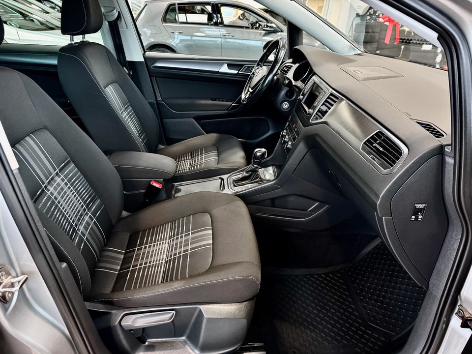 VW Golf Sportsvan 1,6 TDi 110 Lounge DSG BMT 5d