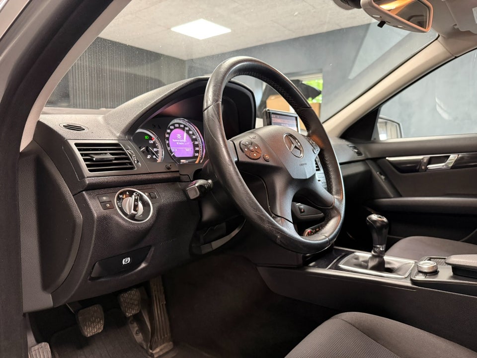 Mercedes C200 2,2 CDi BE 4d