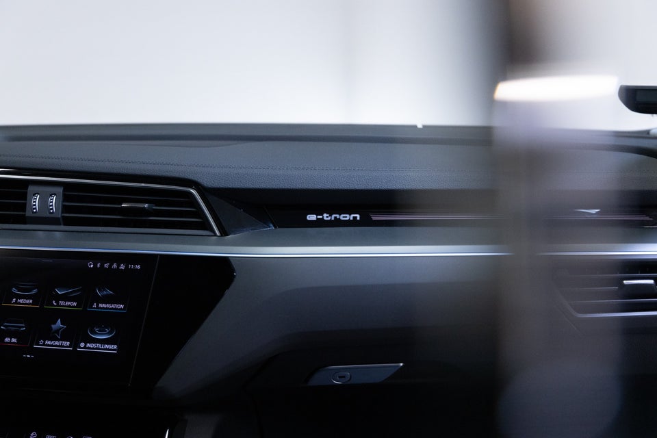 Audi e-tron 55 quattro 5d