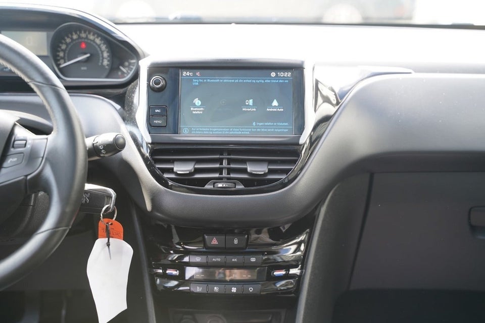 Peugeot 208 1,5 BlueHDi 100 Signature Sky 5d