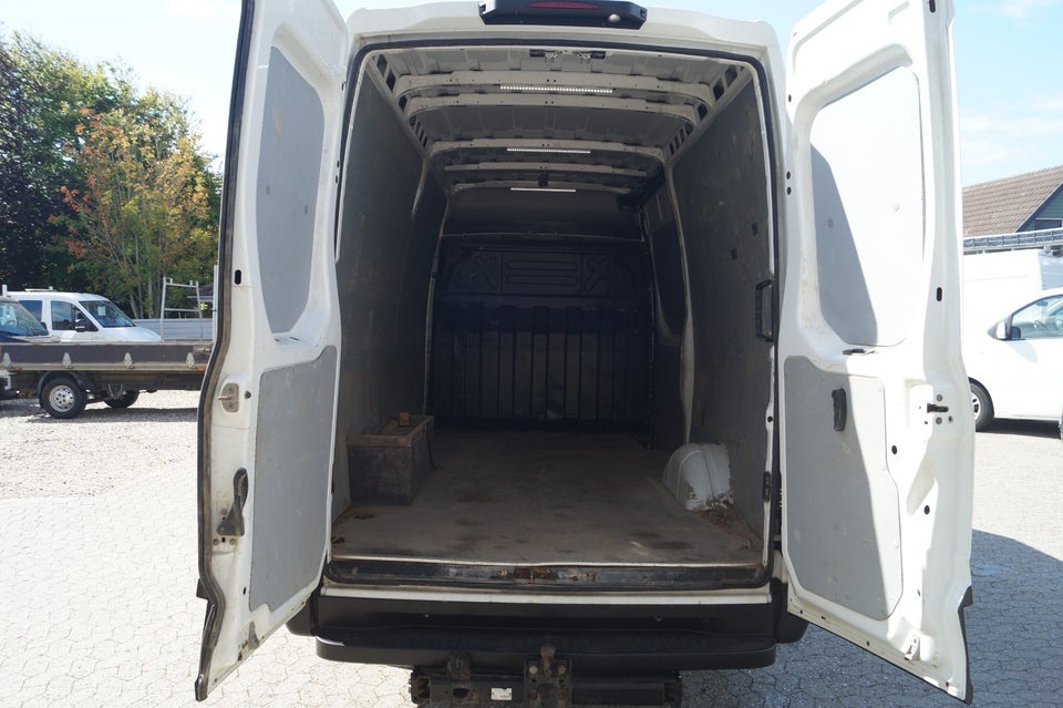 Iveco Daily 2,3 35S16 12m³ Van AG8