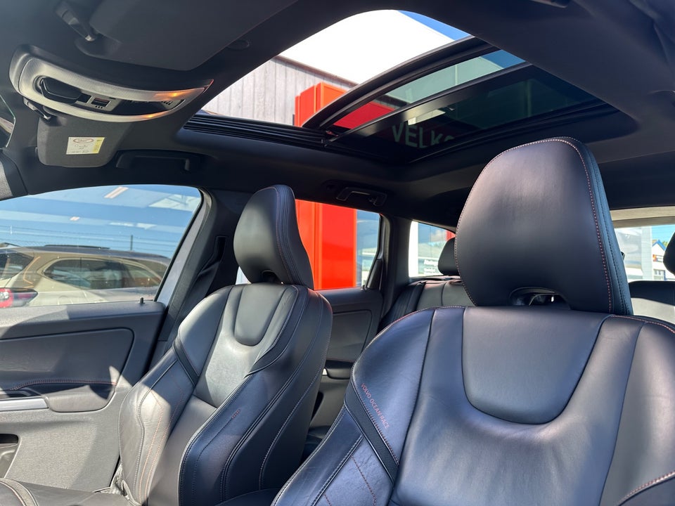 Volvo XC60 2,0 D4 181 Ocean Race aut. 5d