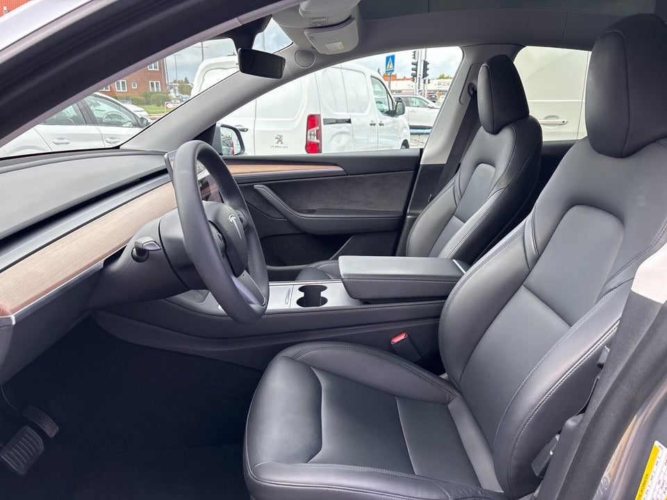 Tesla Model Y Long Range AWD 5d
