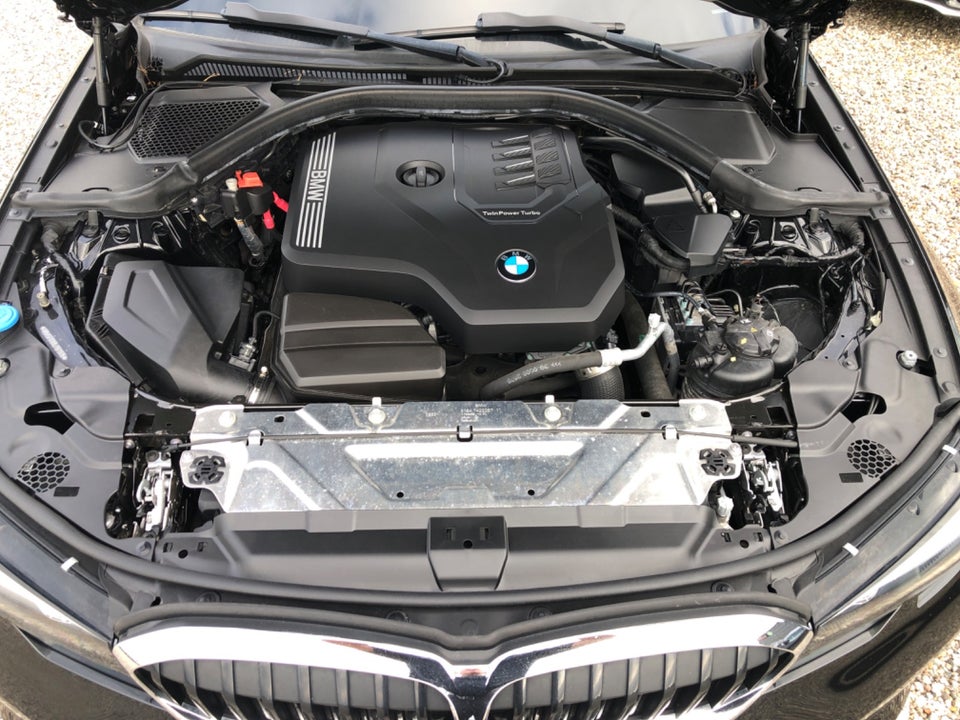 BMW 320i 2,0 Connected aut. 4d
