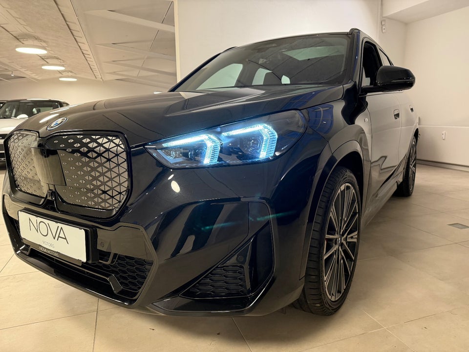 BMW iX1 xDrive30 Fully Charged 5d