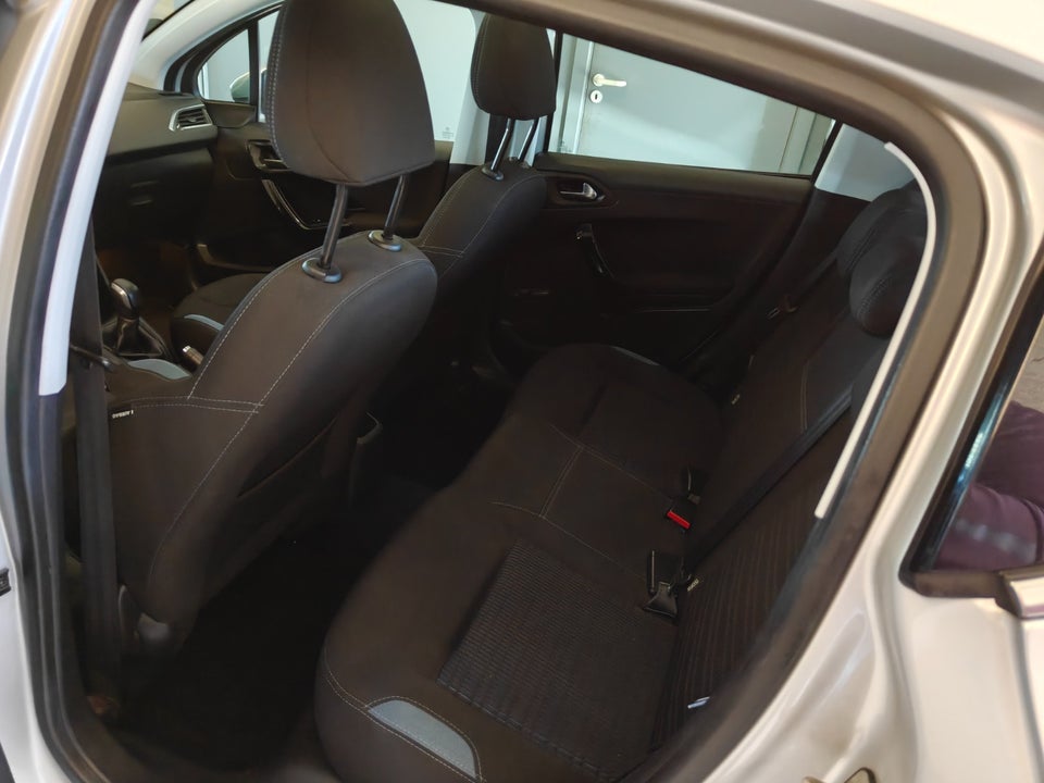 Peugeot 208 1,2 VTi 82 Allure 5d