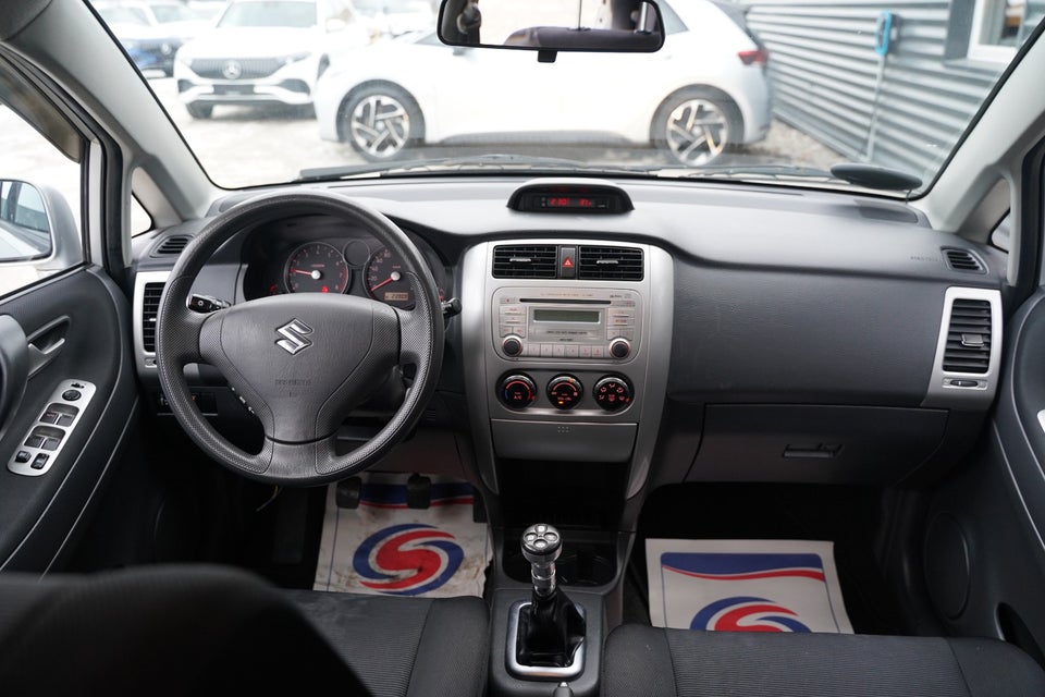 Suzuki Liana 1,6  4d