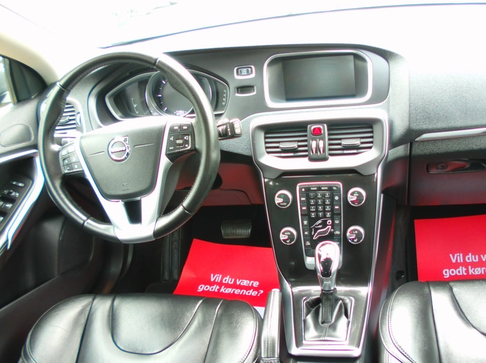 Volvo V40 2,0 D3 150 Momentum aut. 5d