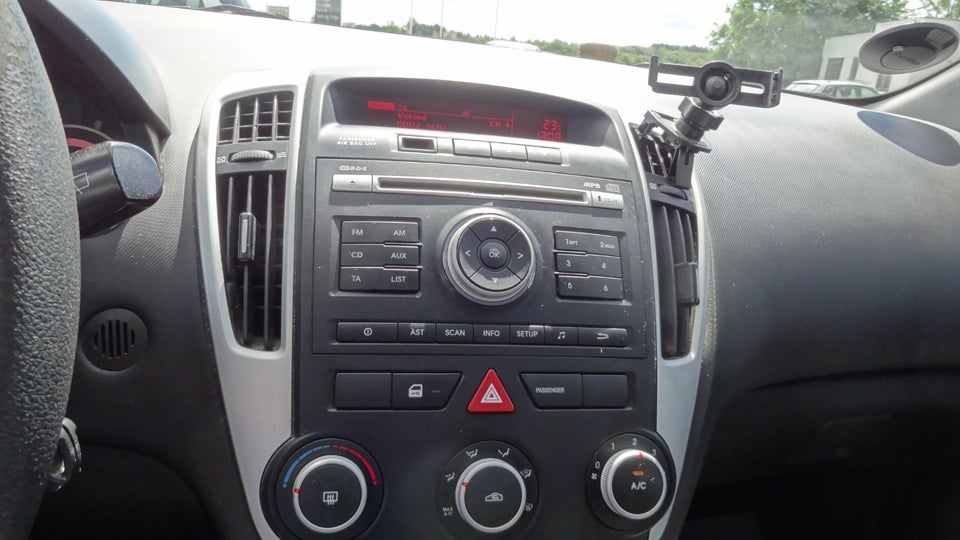 Kia Ceed 1,4 CVVT 90 Celebration 5d