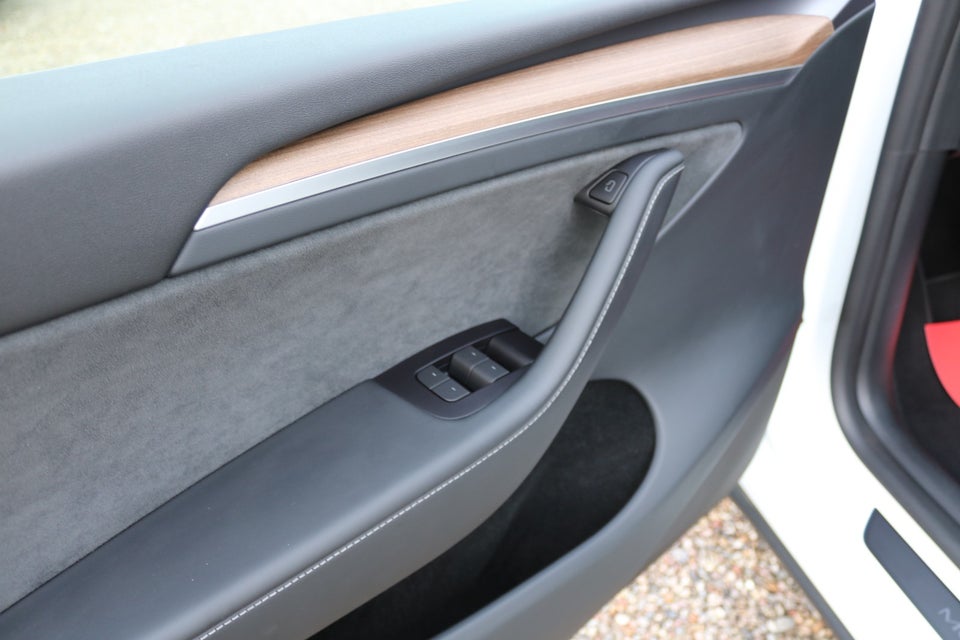 Tesla Model Y Long Range AWD 5d