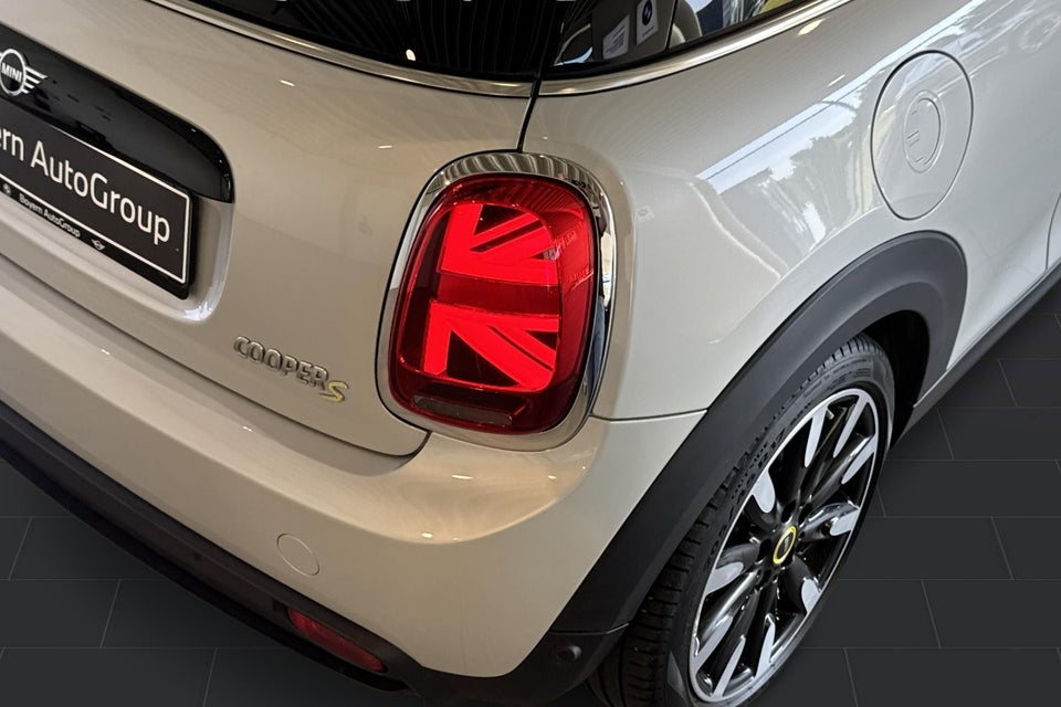 MINI Cooper SE Classic Trim 3d