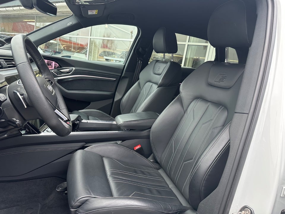 Audi Q8 e-tron 55 S-line quattro 5d