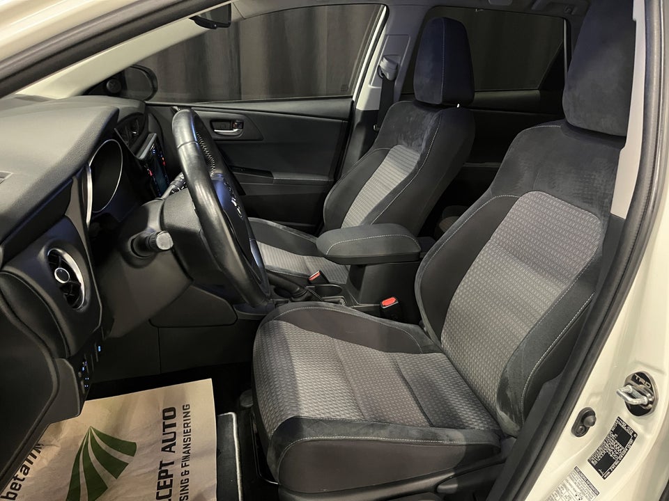 Toyota Auris 1,8 Hybrid H2 Comfort Touring Sports CVT 5d