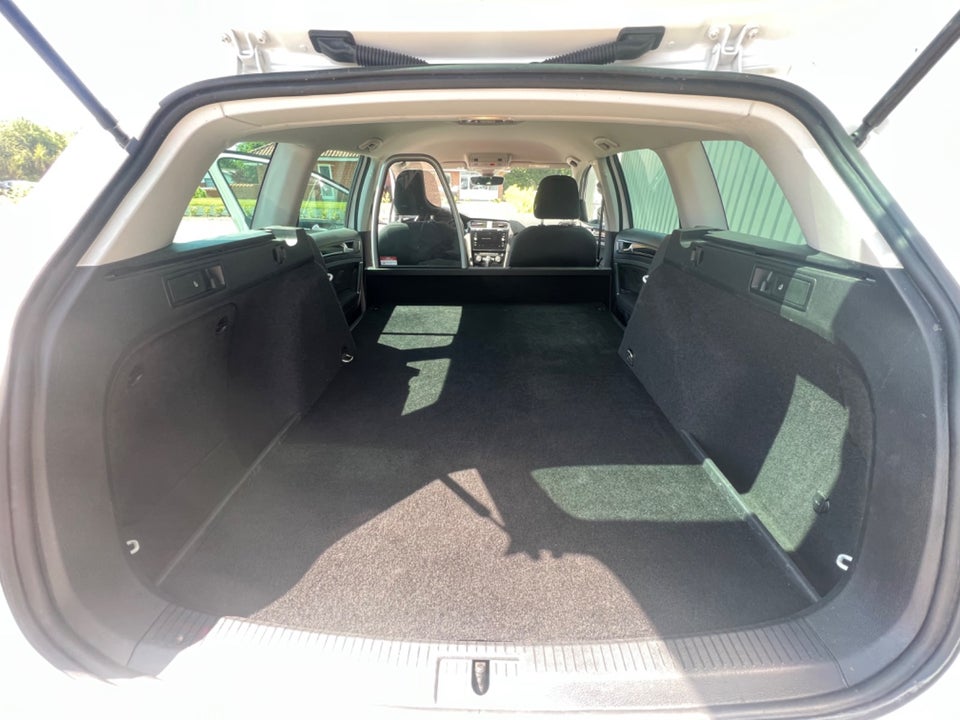 VW Golf VII 2,0 TDi 150 Highline DSG Van 5d