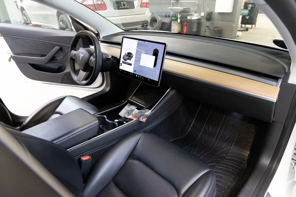 Tesla Model 3 Long Range AWD 4d