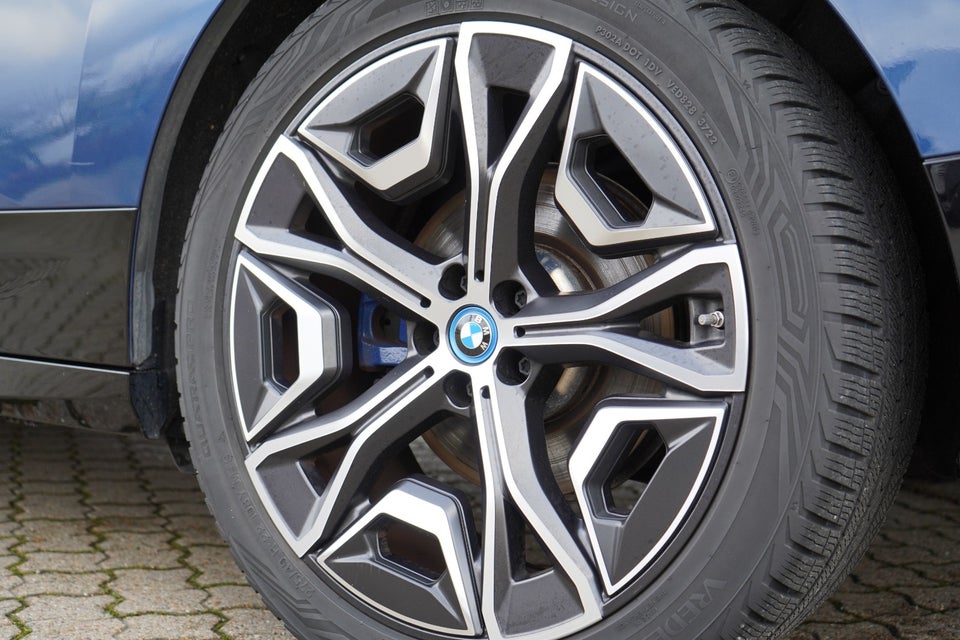 BMW iX xDrive40 Fully Charged Sport 5d