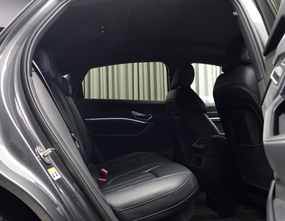 Audi e-tron 55 S-line Sportback quattro 5d