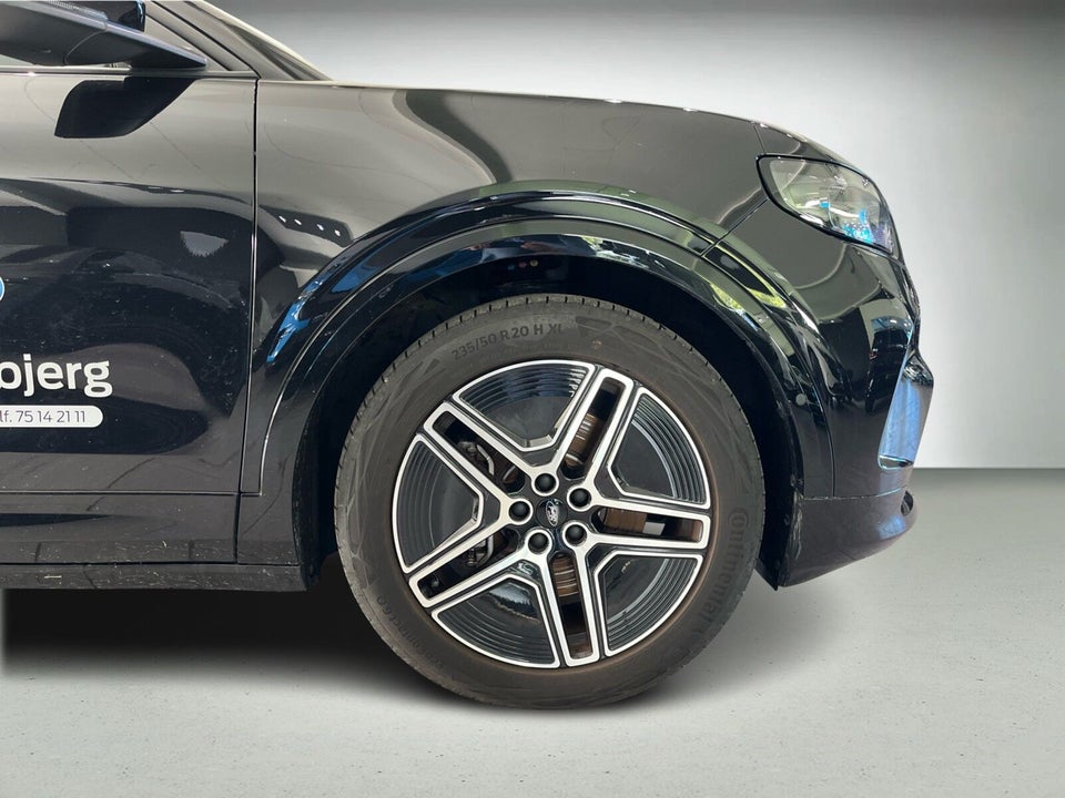 Ford Capri 82 Premium Extended Range 5d