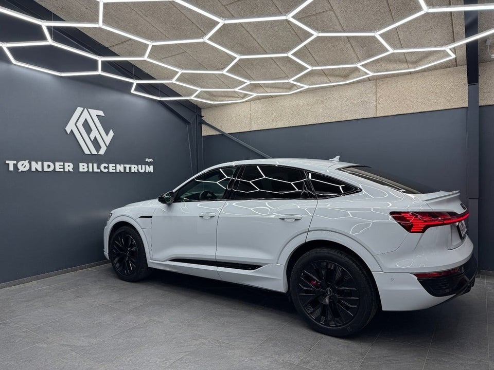Audi Q8 e-tron 55 S-line Black Style Sportback quattro 5d