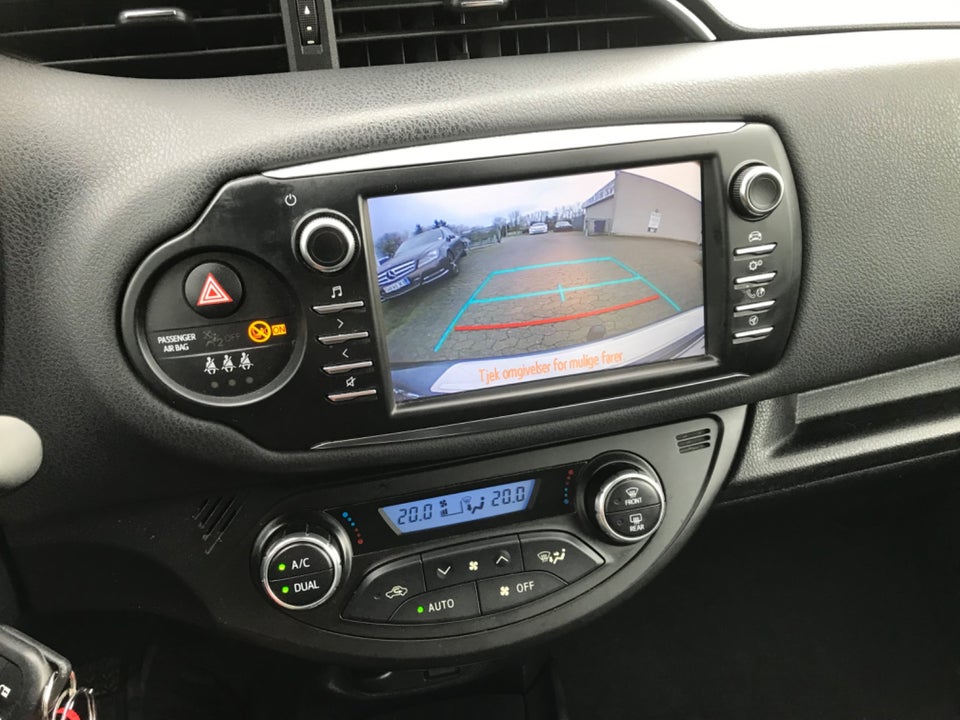 Toyota Yaris 1,0 VVT-i T2 Premium 5d