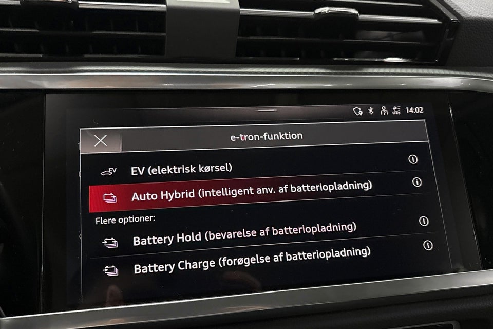 Audi Q3 45 TFSi e Attitude plus S-tr. 5d