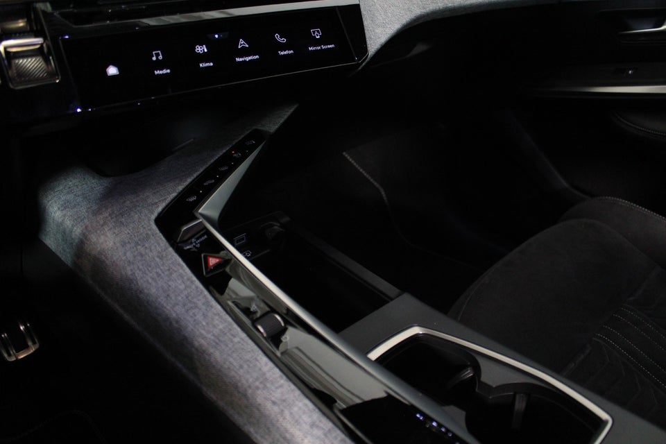 Peugeot e-3008 77 GT Pack 5d