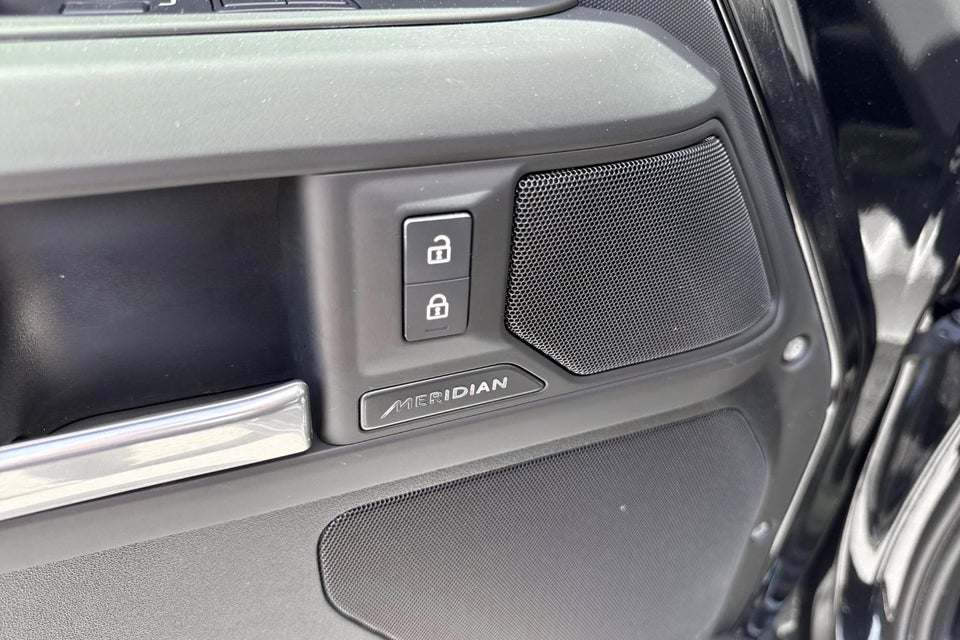 Land Rover Defender 110 3,0 D250 Hard Top X-Dynamic SE aut. Van 5d