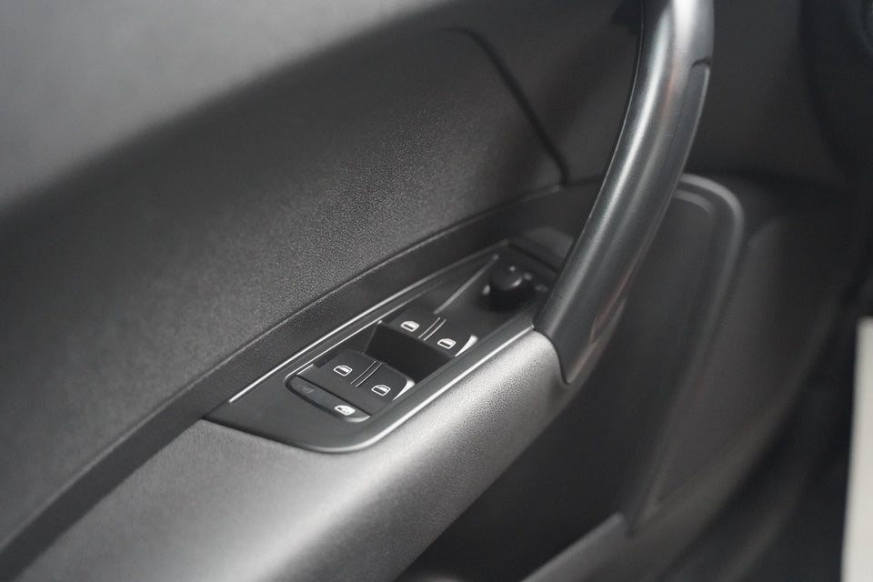 Audi A1 1,6 TDi 90 Attraction Sportback 5d