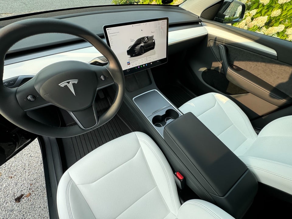 Tesla Model Y Long Range AWD 5d