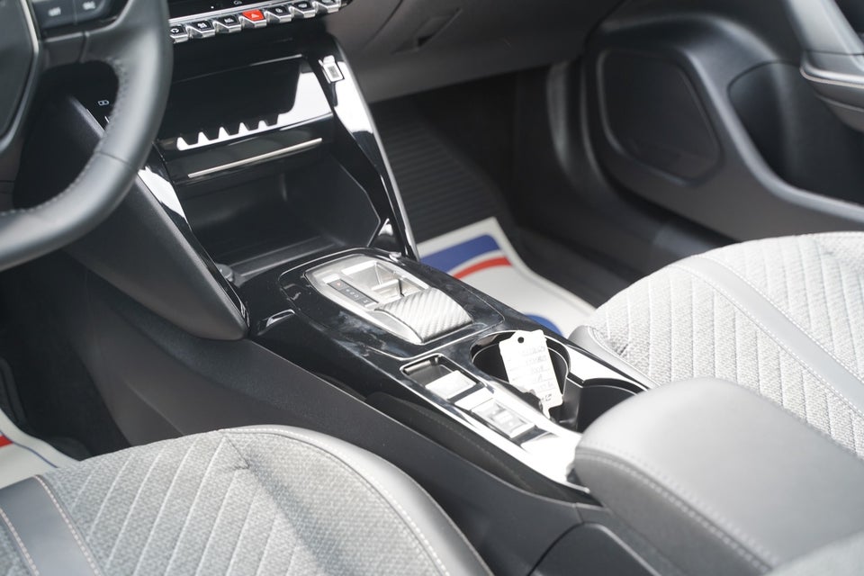 Peugeot 2008 1,2 PureTech 130 Allure EAT8 5d