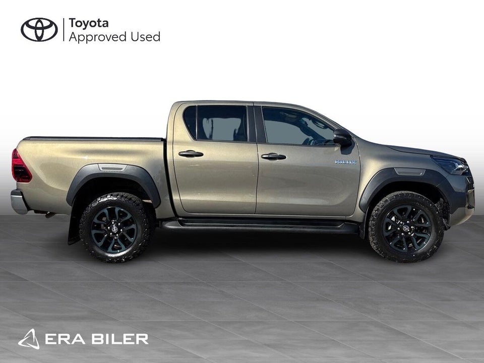 Toyota HiLux 2,8 D T4 Invincible Db.Kab aut. 4d