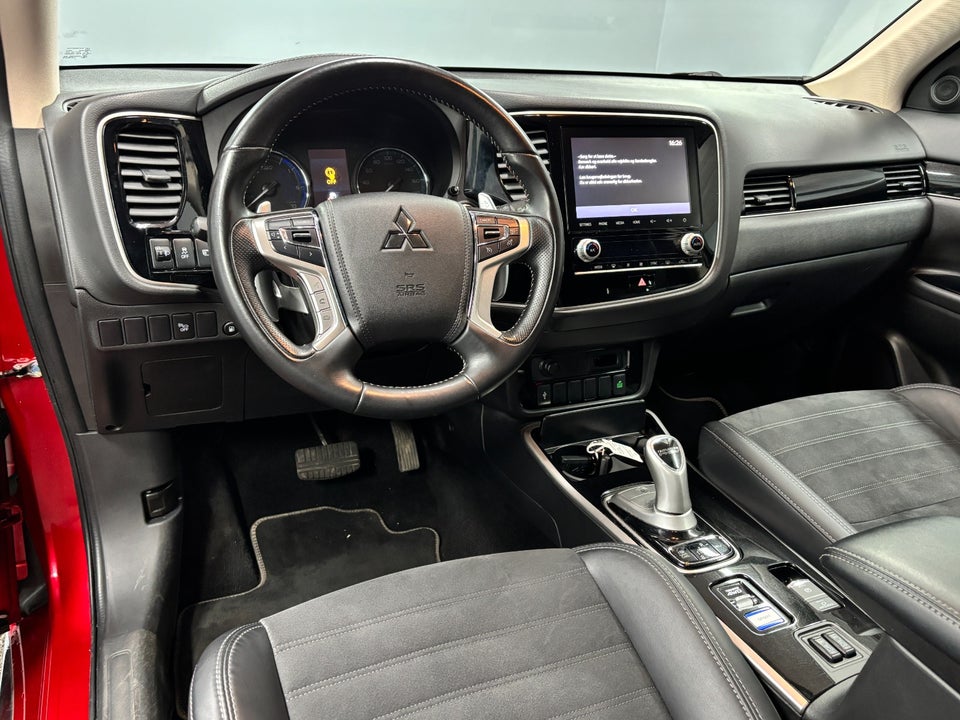 Mitsubishi Outlander 2,4 PHEV Inform+ CVT 4WD 5d