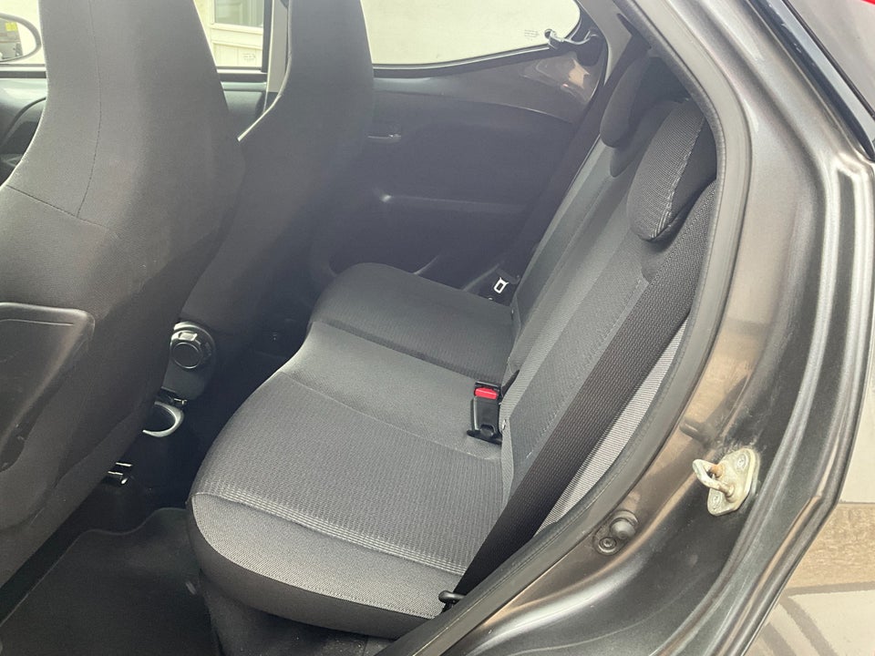 Toyota Aygo 1,0 VVT-i x-play 5d