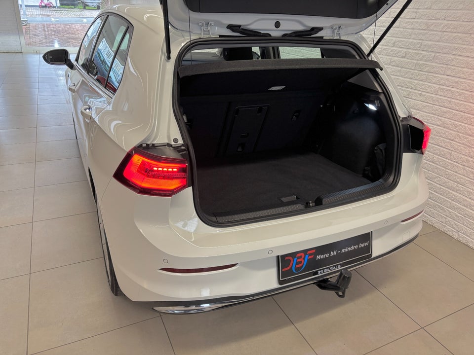 VW Golf VIII 1,5 eTSi 150 1st Edition DSG 5d