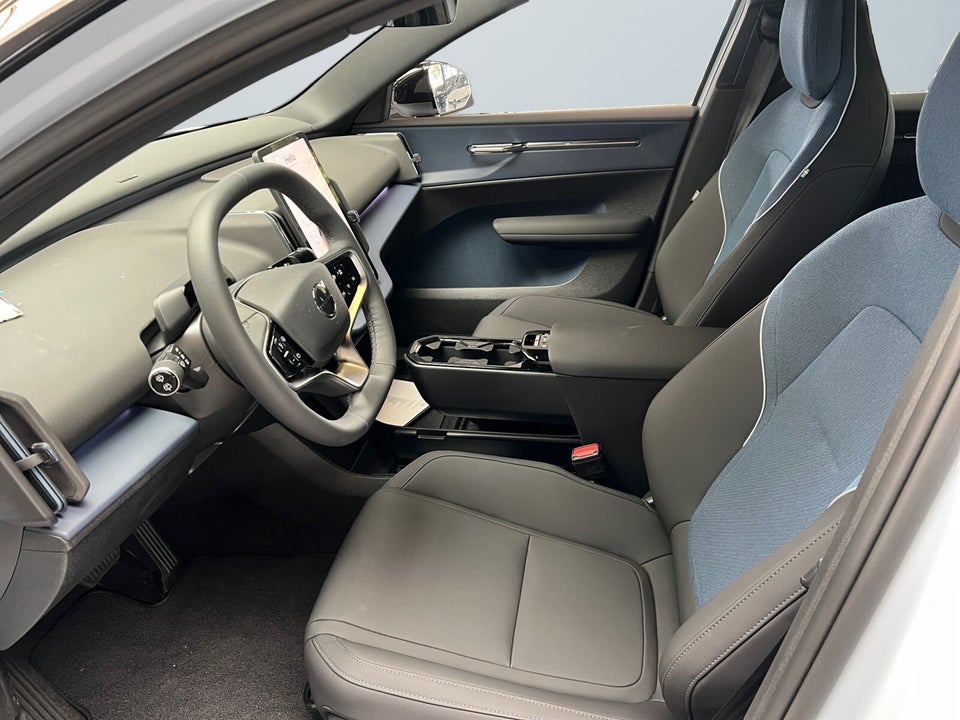 Volvo EX30 Standard Range Plus 5d