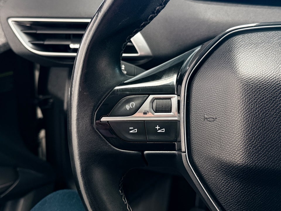 Peugeot 3008 1,2 e-THP 130 Allure 5d